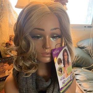 NEW Beshe Beta wig in color F8/Latte
